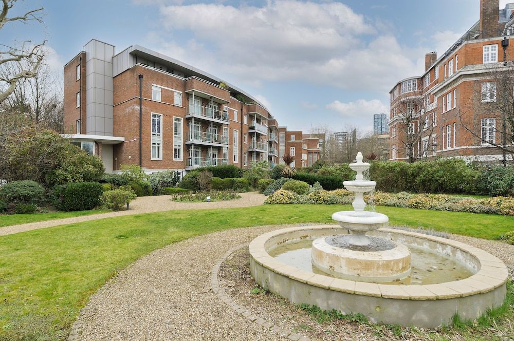 undefined Large one Bedroom Flat With Balcony Close to the City by Underthedoormat 3