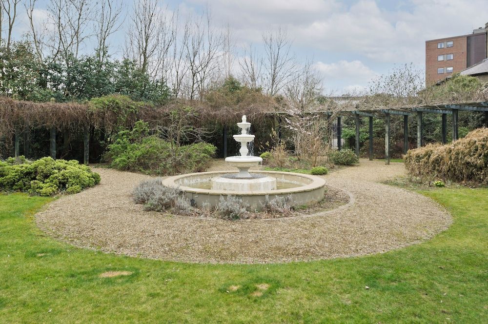 undefined Large one Bedroom Flat With Balcony Close to the City by Underthedoormat 2