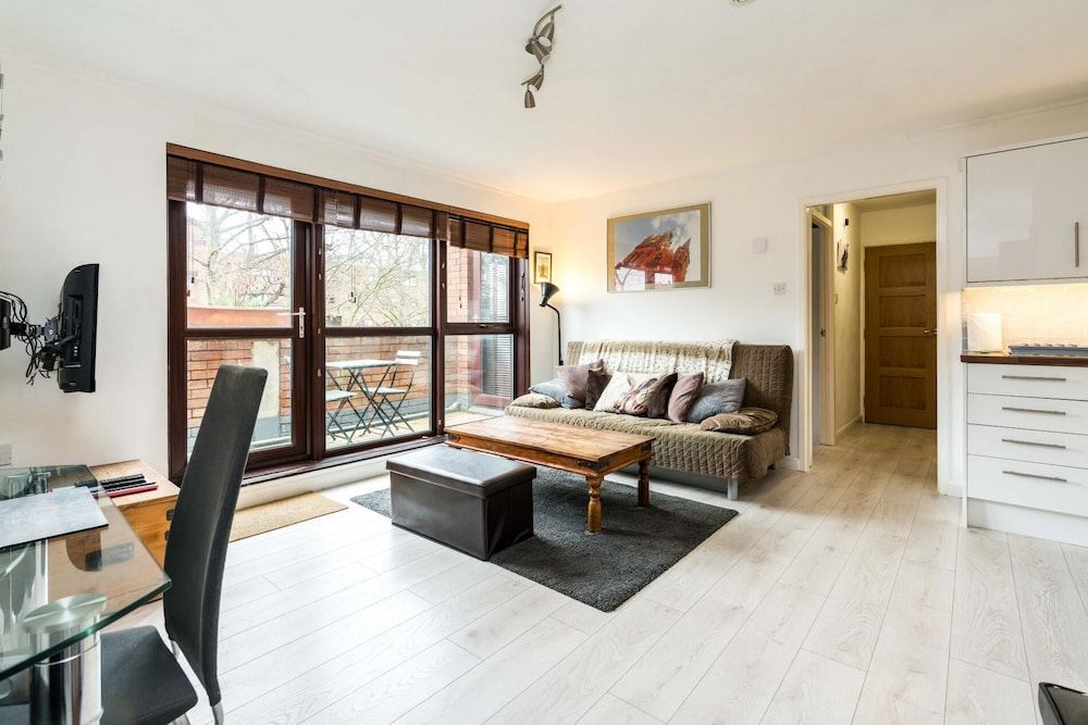 Luxury Islington Apartment with Balcony  Apartment (1 Bedroom) 10