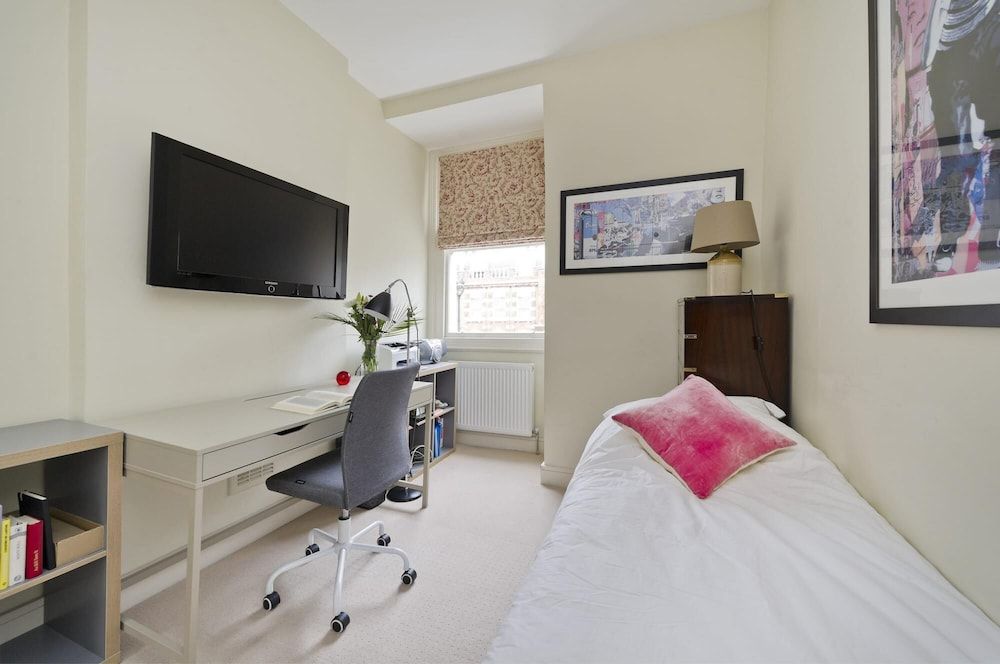 Beautiful Spacious Open-planned 3 Bedroom Apartment in Earls Court Apartment 21