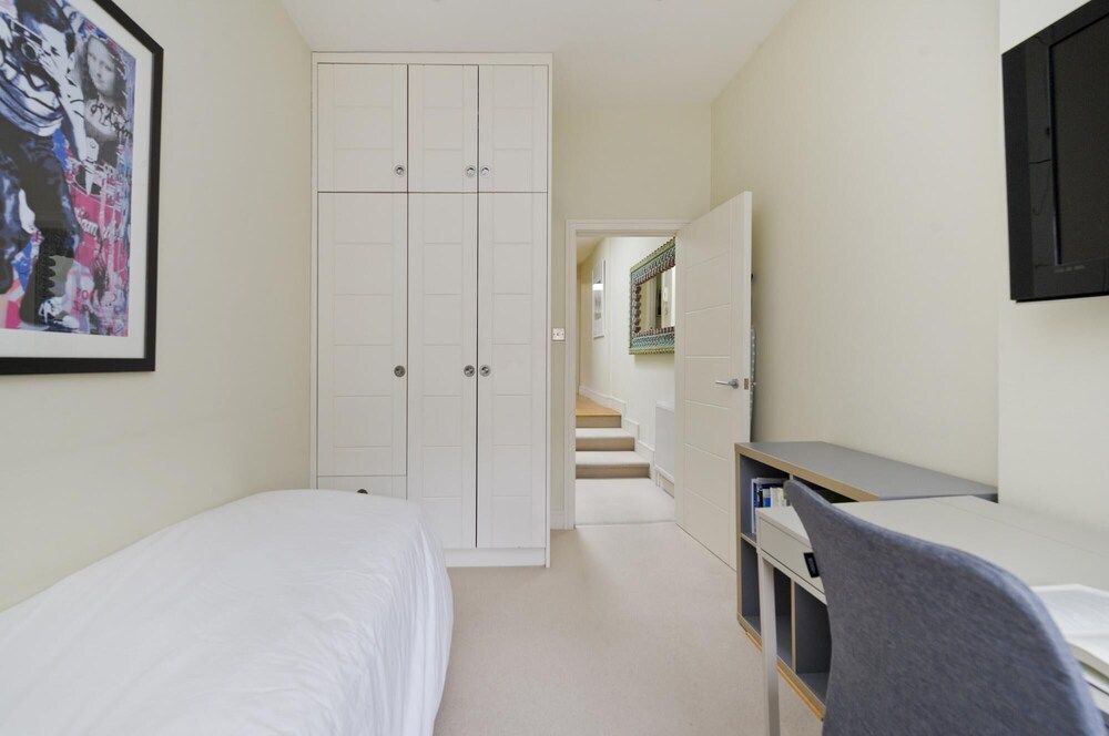 Beautiful Spacious Open-planned 3 Bedroom Apartment in Earls Court Apartment 23