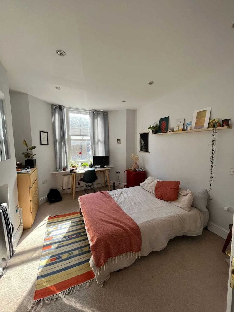 undefined Cosy & Central 3BD Apartment - Kennington 2
