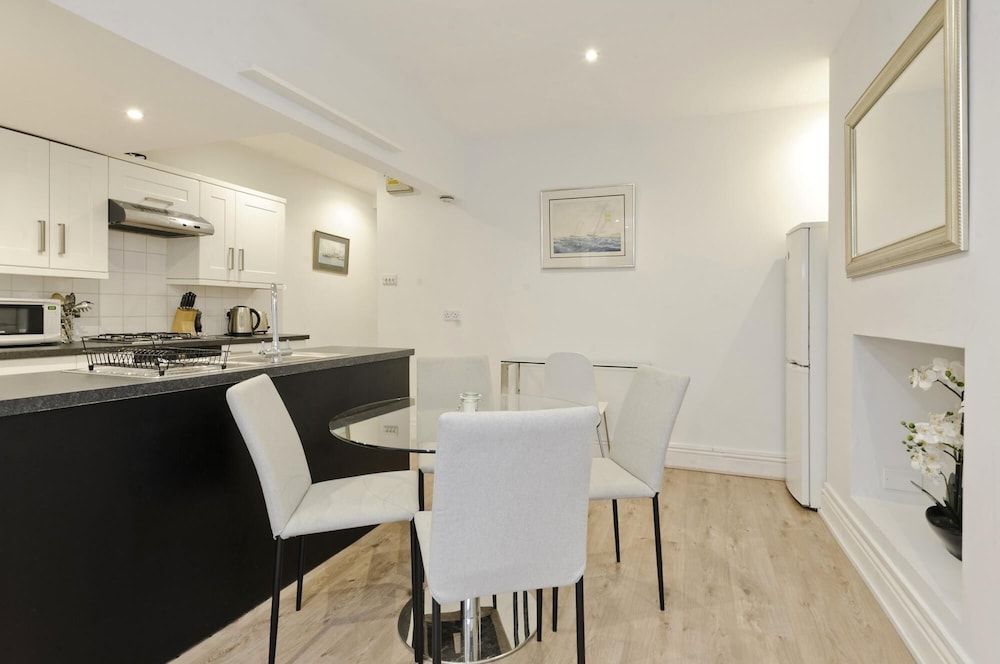 undefined Cosy 2 Bedroom Flat in Shepherds Bush 6
