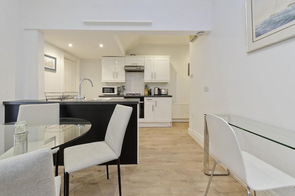 undefined Cosy 2 Bedroom Flat in Shepherds Bush 7