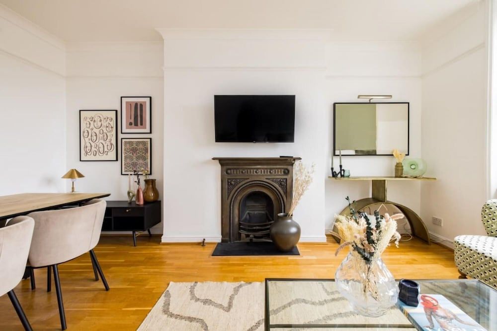 undefined The Camden Crib - Glamorous 3bdr Flat With Study Room 3