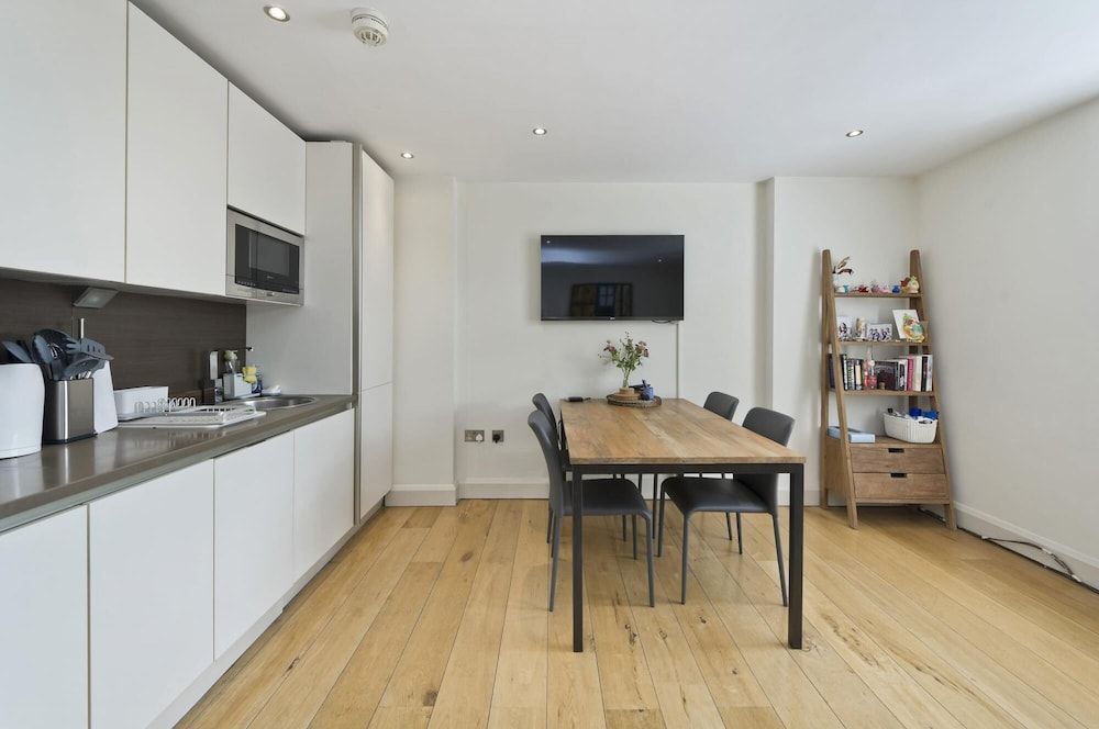 undefined Fantastic Bright 1 Bedroom Apartment on Queensway Bayswater 8