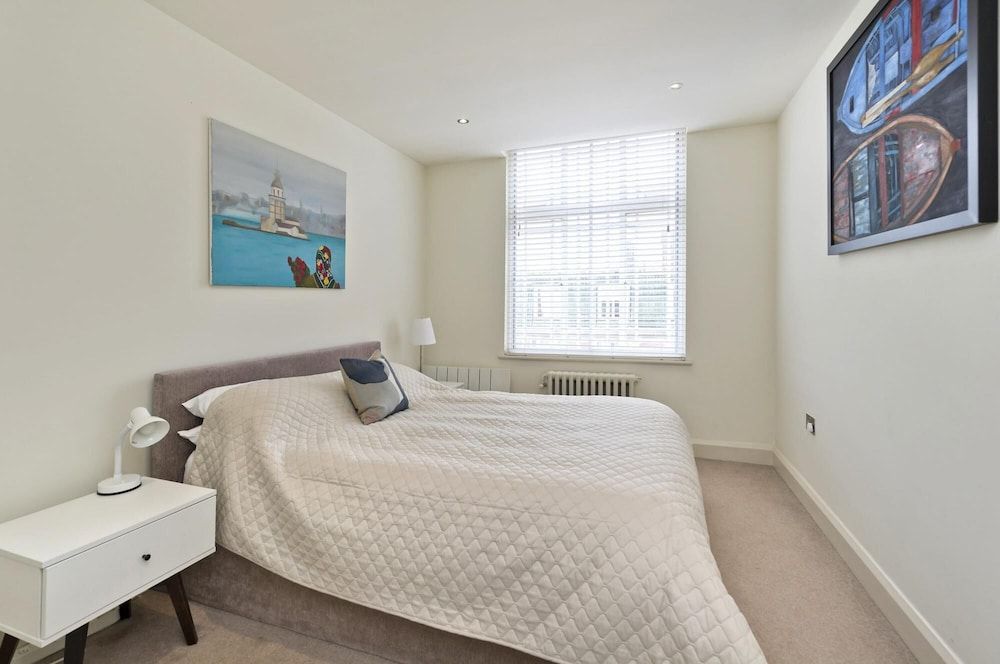 undefined Fantastic Bright 1 Bedroom Apartment on Queensway Bayswater