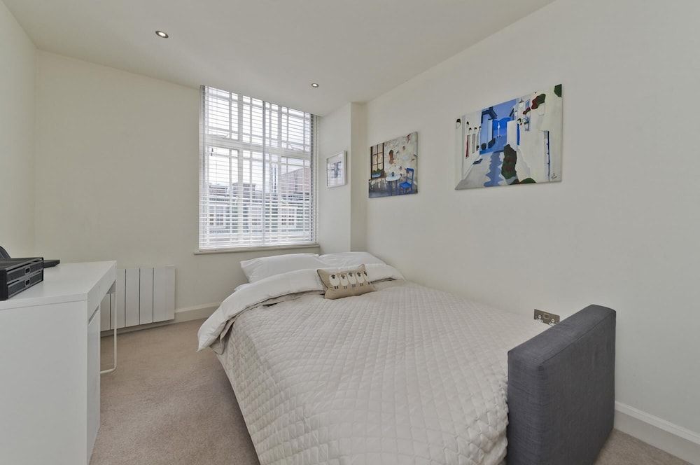 undefined Fantastic Bright 1 Bedroom Apartment on Queensway Bayswater 5