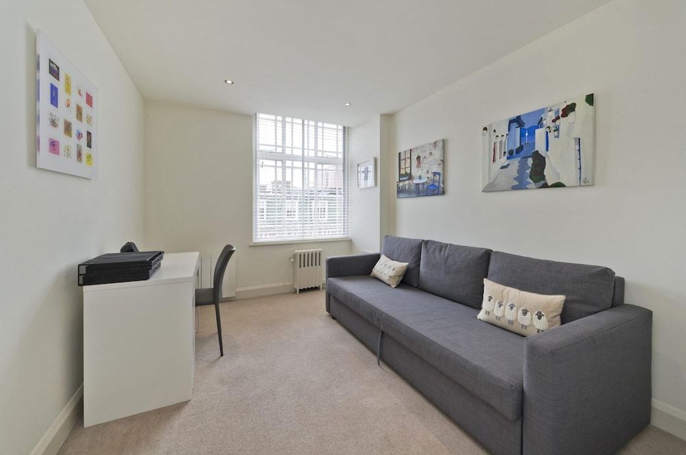 undefined Fantastic Bright 1 Bedroom Apartment on Queensway Bayswater 4