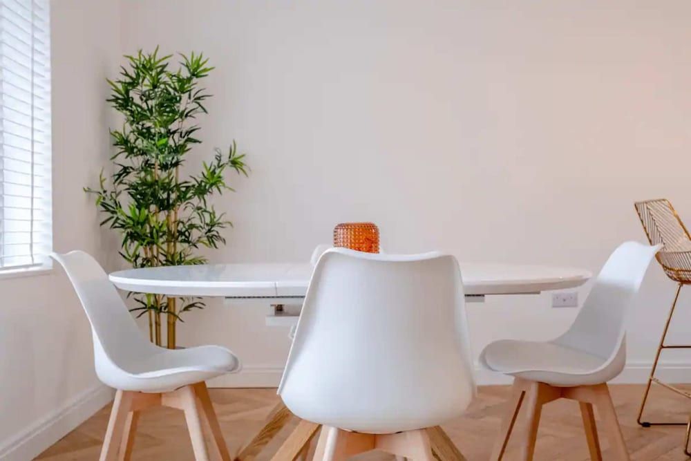 undefined Central 3BD Flat With Balcony in Paddington 3