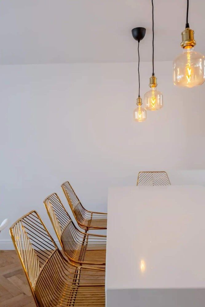 undefined Central 3BD Flat With Balcony in Paddington 2