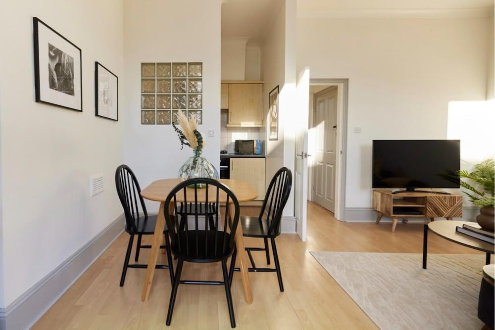 undefined The Camden Hideaway - Stunning 1bdr Flat With Balcony 3