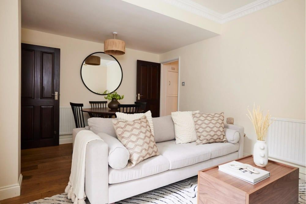 undefined The London Wonder - Adorable 2bdr Flat With Patio