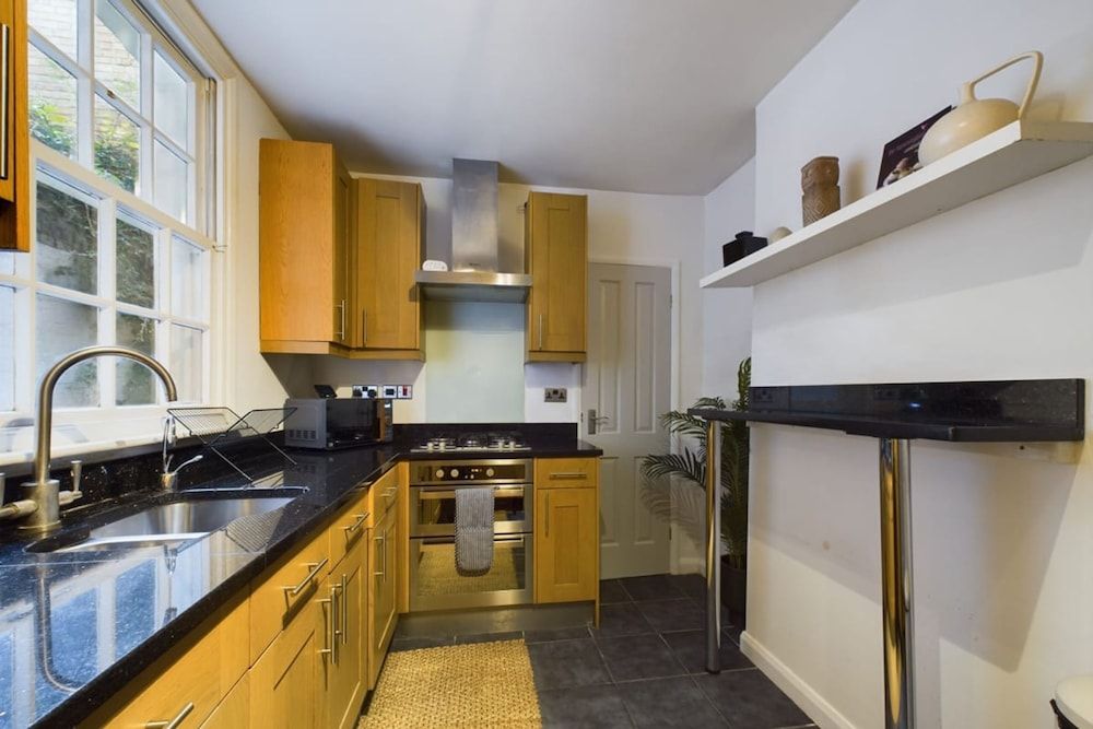 undefined The London Wonder - Adorable 2bdr Flat With Patio 5