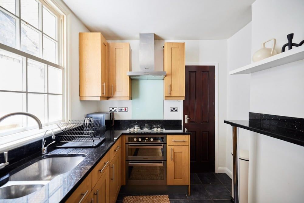 undefined The London Wonder - Adorable 2bdr Flat With Patio 3