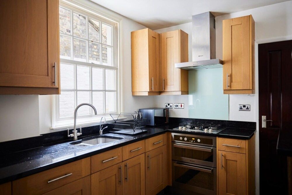 undefined The London Wonder - Adorable 2bdr Flat With Patio 2