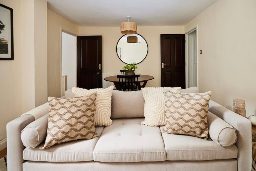 undefined The London Wonder - Adorable 2bdr Flat With Patio 8