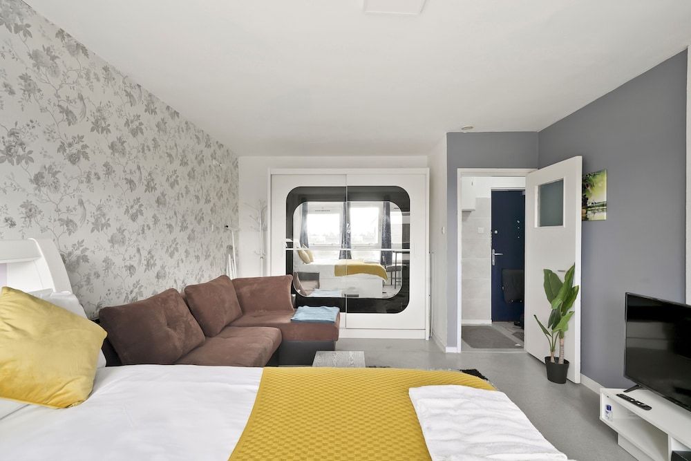 undefined Impeccable 1-bed Apartment in London 2