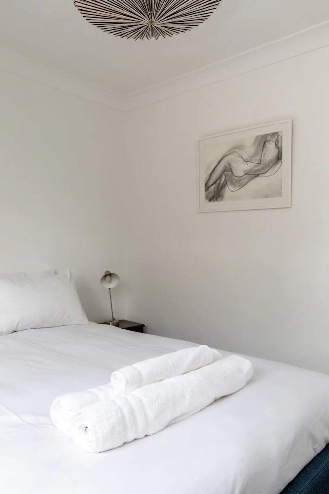 undefined Spacious & Cosy 2 bed Flat With Terrace & Parking 10