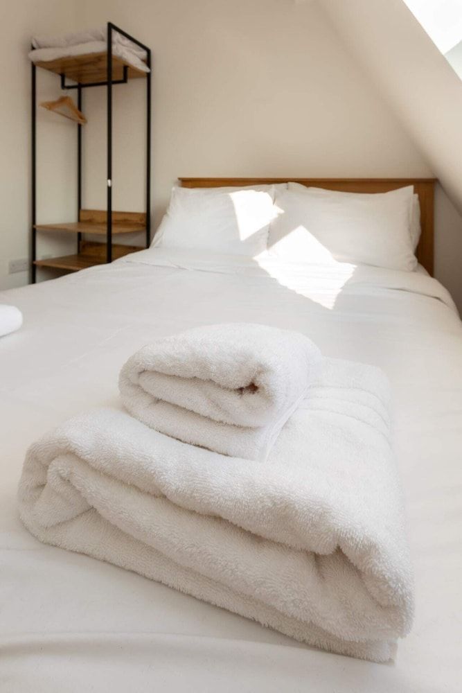 Spaciously Renovated 2BD Flat - Camden Basic Apartment, Multiple Beds 29