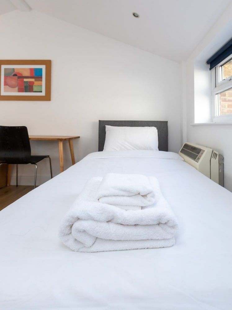 Spaciously Renovated 2BD Flat - Camden Basic Apartment, Multiple Beds 13