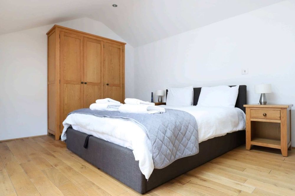 undefined Luxury 2BD Split-level Penthouse - Pimlico 6