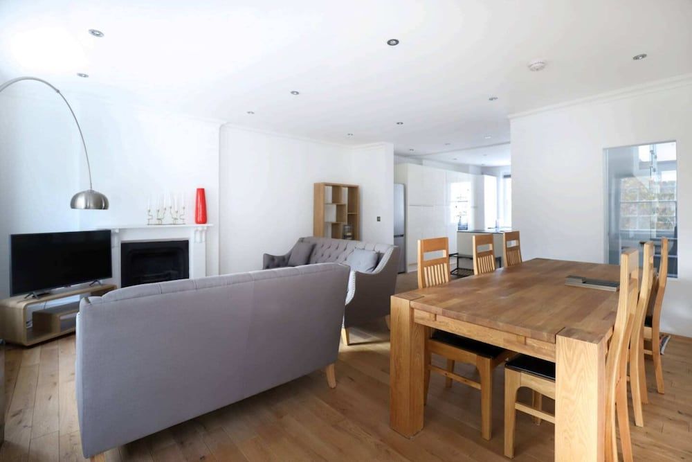 undefined Luxury 2BD Split-level Penthouse - Pimlico 2