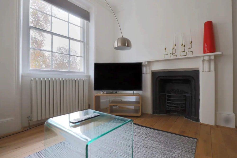 undefined Luxury 2BD Split-level Penthouse - Pimlico 9