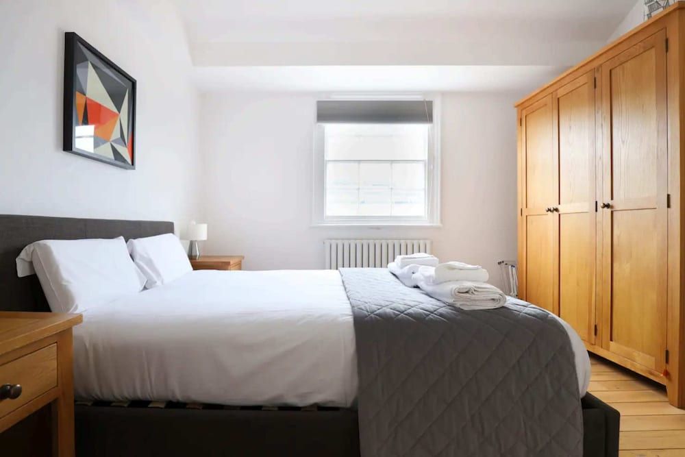 undefined Luxury 2BD Split-level Penthouse - Pimlico 5