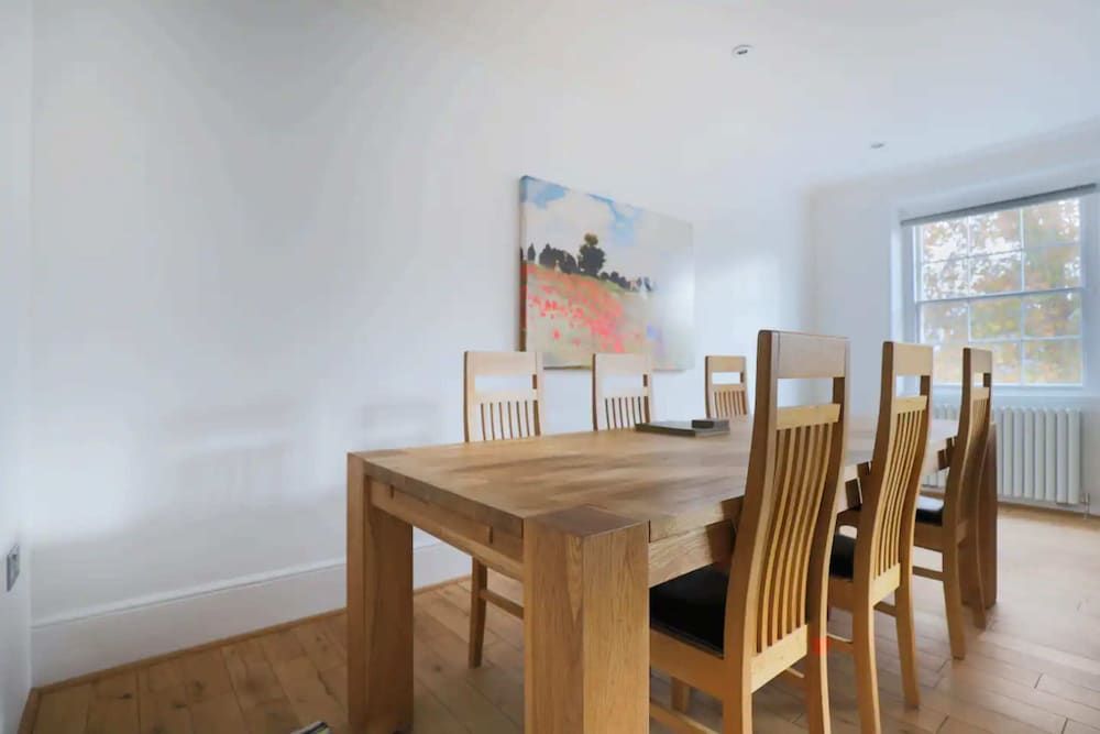 undefined Luxury 2BD Split-level Penthouse - Pimlico