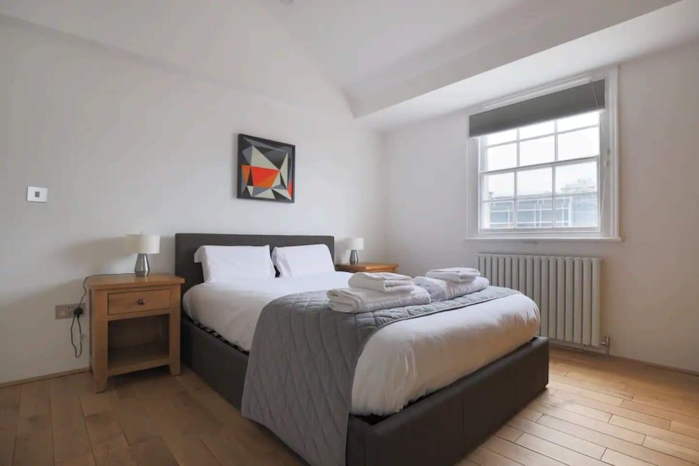 undefined Luxury 2BD Split-level Penthouse - Pimlico 3
