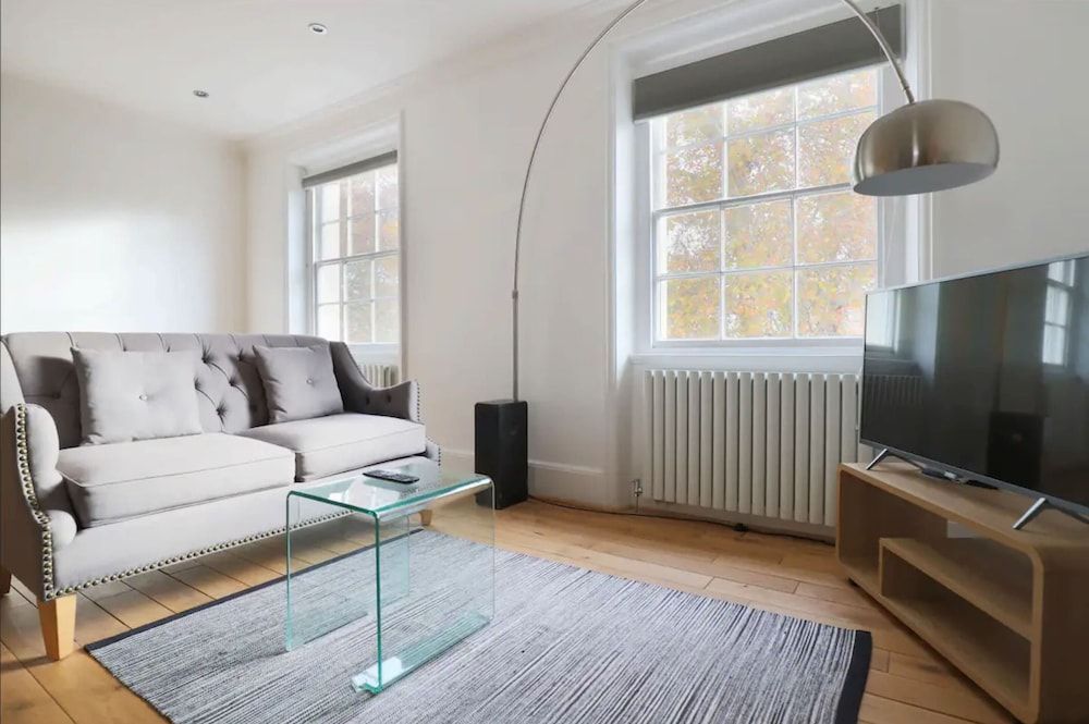 undefined Luxury 2BD Split-level Penthouse - Pimlico 10