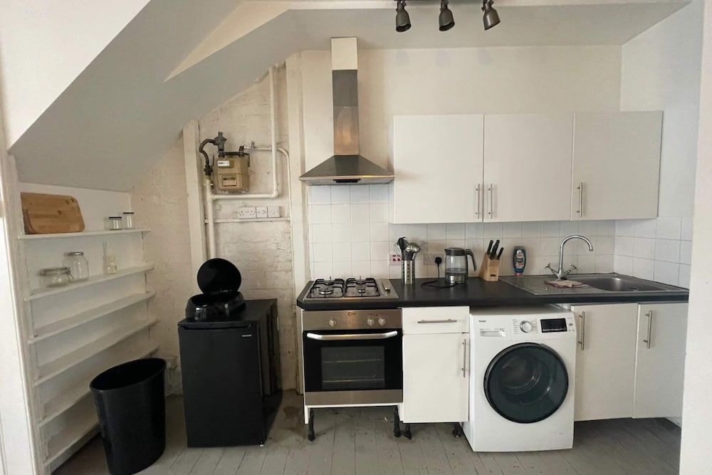 undefined Spacious & Unique 1BD Flat - Bethnal Green 10