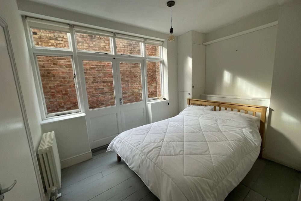 undefined Spacious & Unique 1BD Flat - Bethnal Green 6