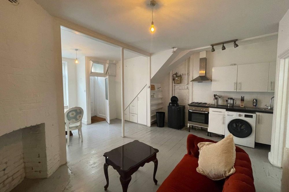 undefined Spacious & Unique 1BD Flat - Bethnal Green 8