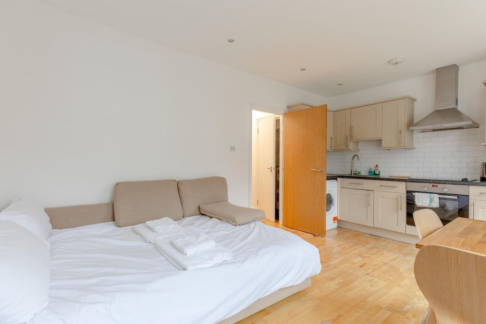 undefined Bright and Spacious 1BD Flat - Camden 8