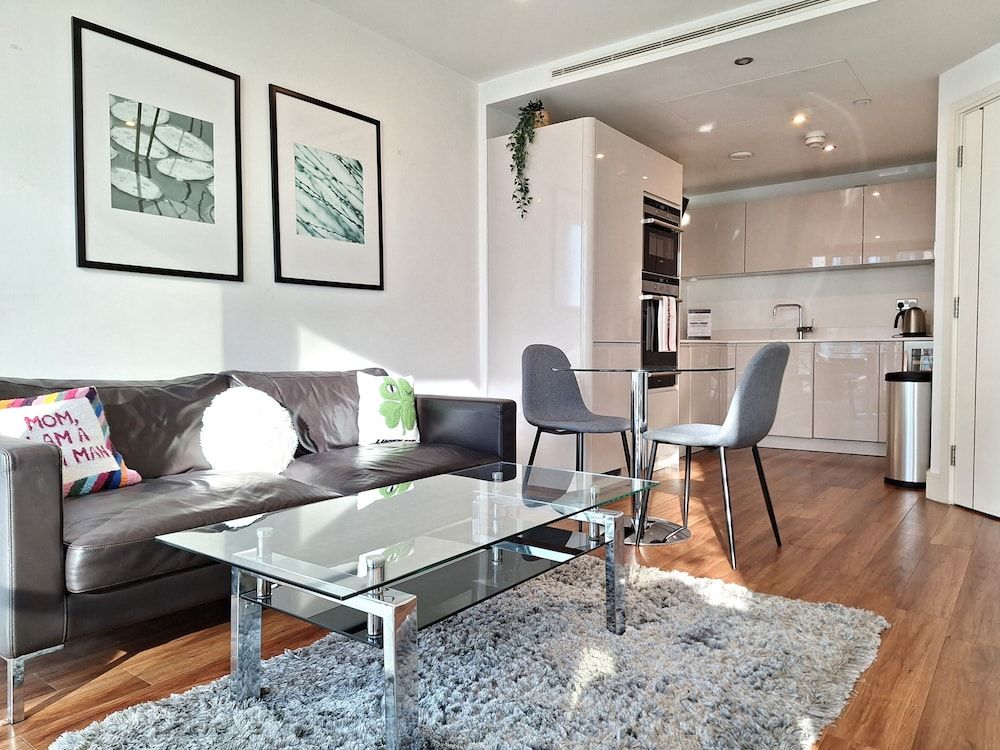 undefined Still Life Aldgate Deluxe 10