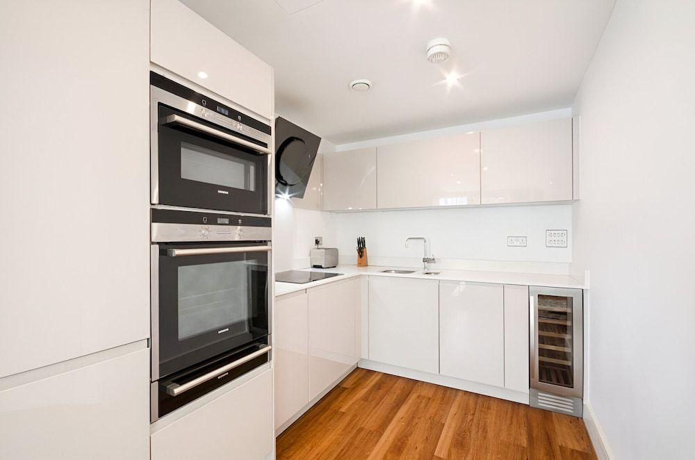 undefined Still Life Aldgate Deluxe 2