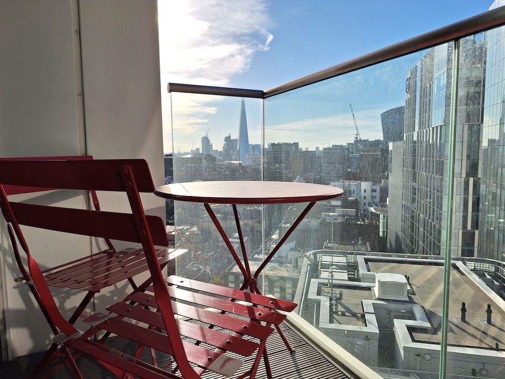 undefined Still Life Aldgate Deluxe 7