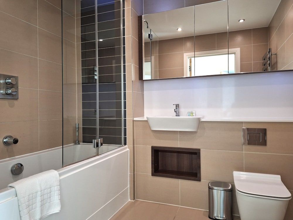 undefined Still Life Aldgate Deluxe 8