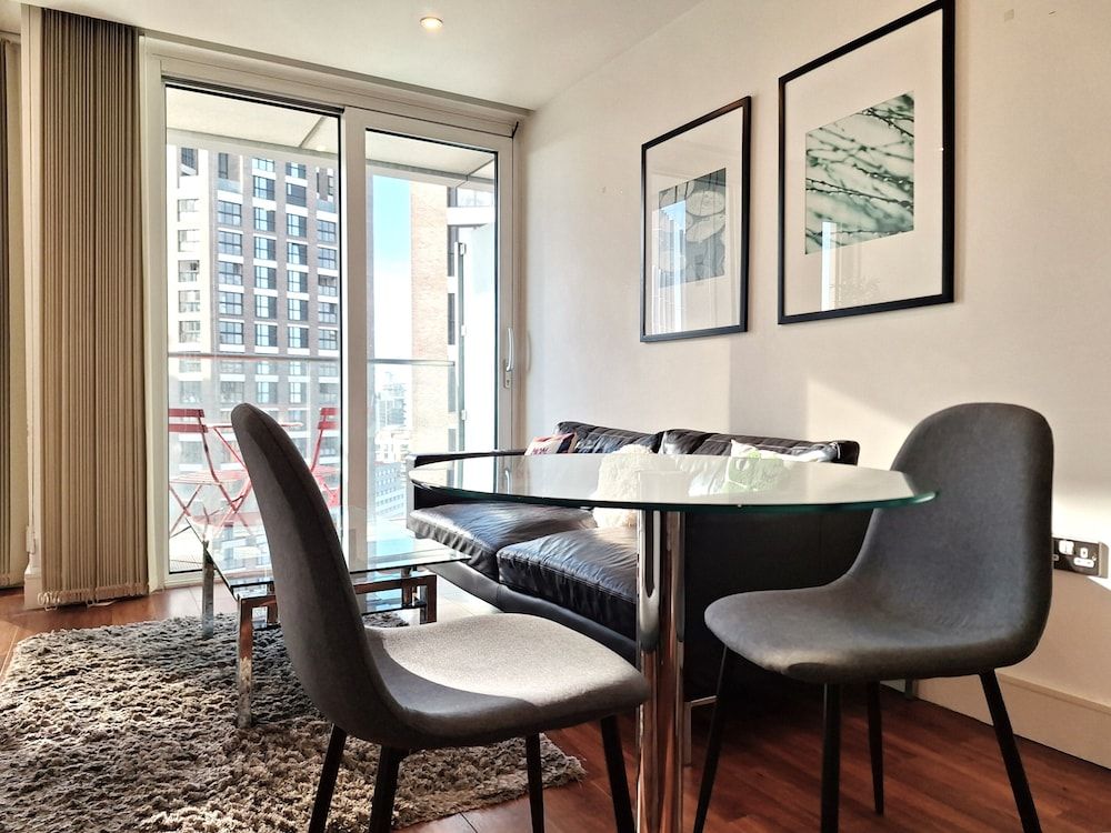 undefined Still Life Aldgate Deluxe 4