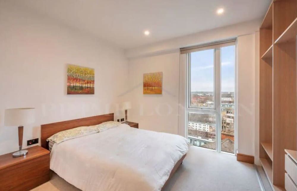 undefined Still Life Euston Deluxe 3