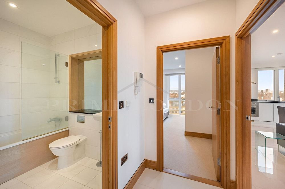 undefined Still Life Euston Deluxe 5