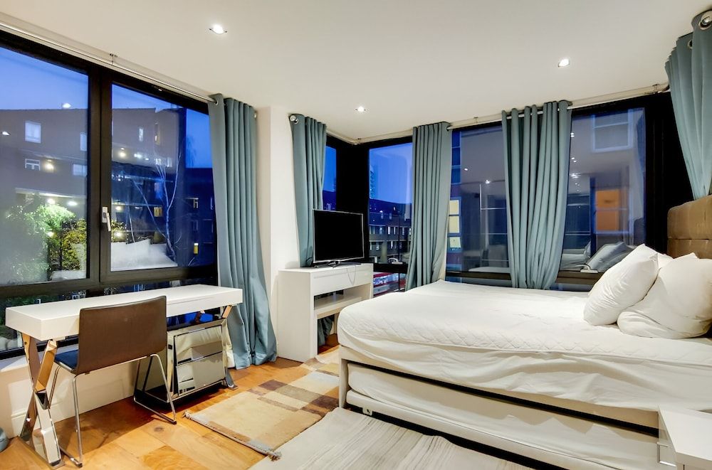 undefined Still Life Warren Street 7