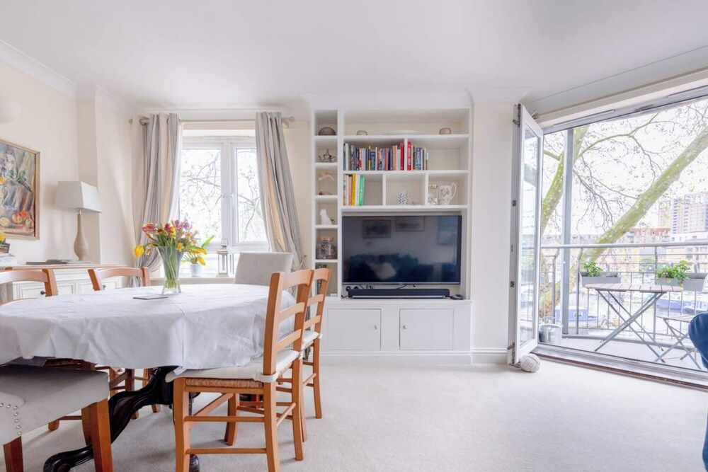 undefined Unique Waterfront 2BD Flat - Rotherhithe