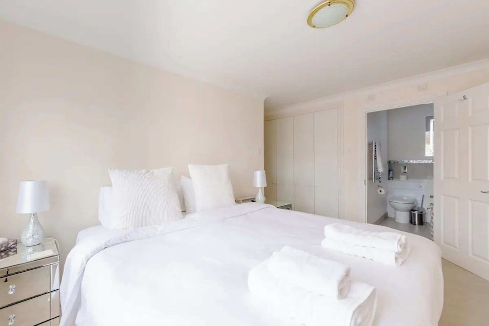 undefined Unique Waterfront 2BD Flat - Rotherhithe 4