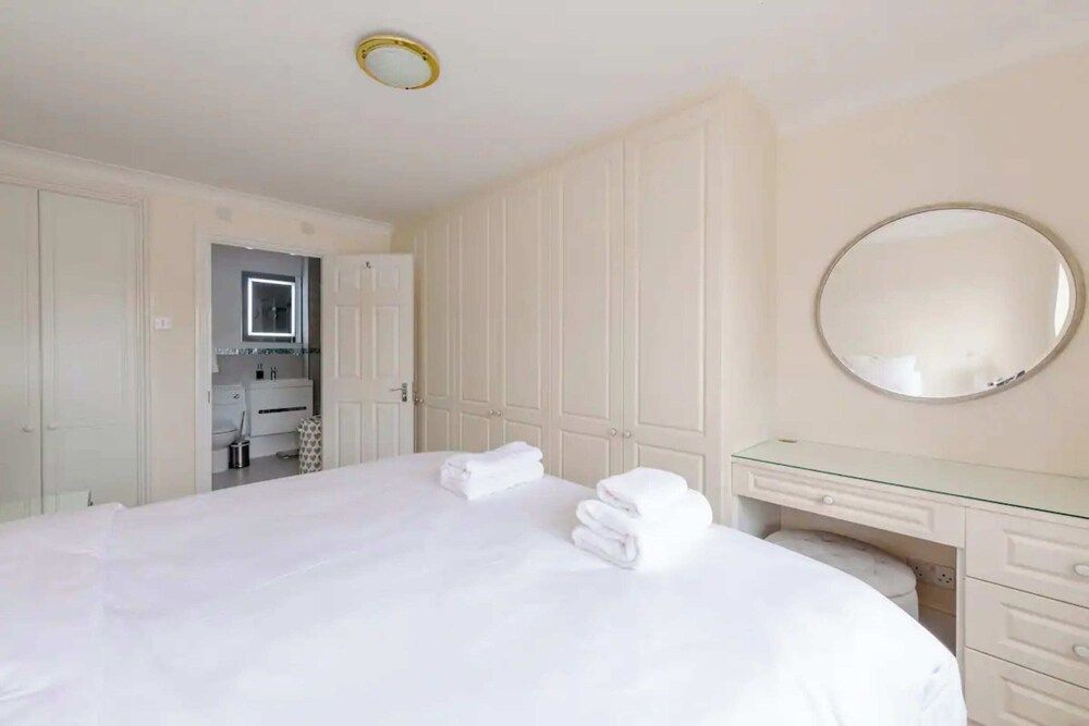 undefined Unique Waterfront 2BD Flat - Rotherhithe 5