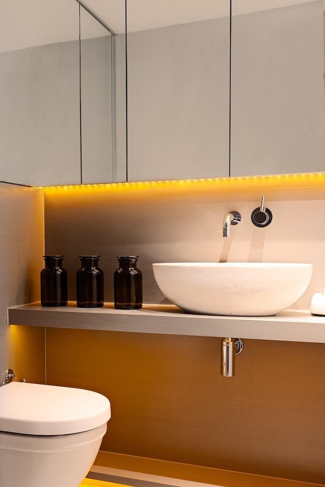 undefined Spacious 2 Bedroom Apartment in Cadogan Square 7