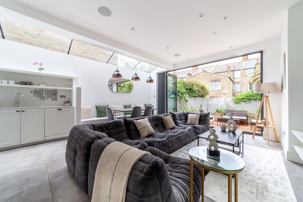 undefined The Clapham House