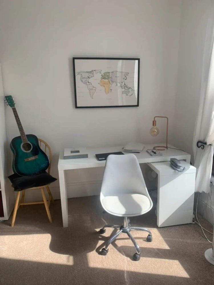 undefined Welcoming 2BD Flat With Balcony - Maida Vale